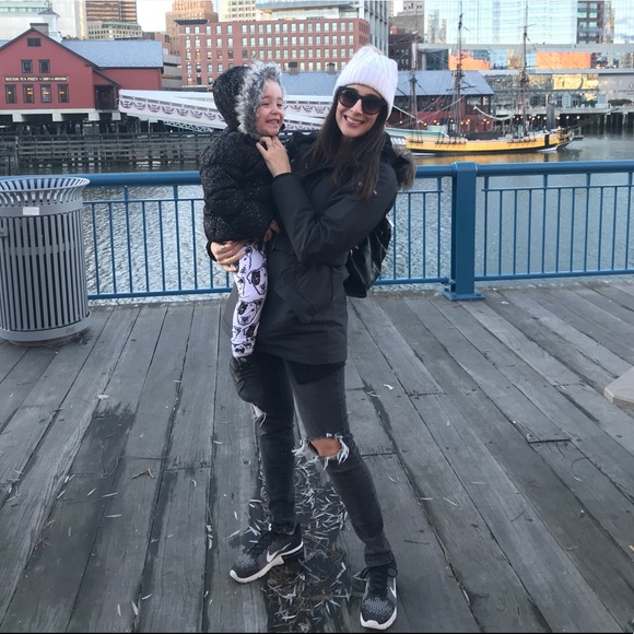 I’m Erin. ✌🏽 - Picture 3 of 4